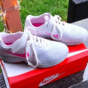 Nike Revolution 4 flyease (Rare)